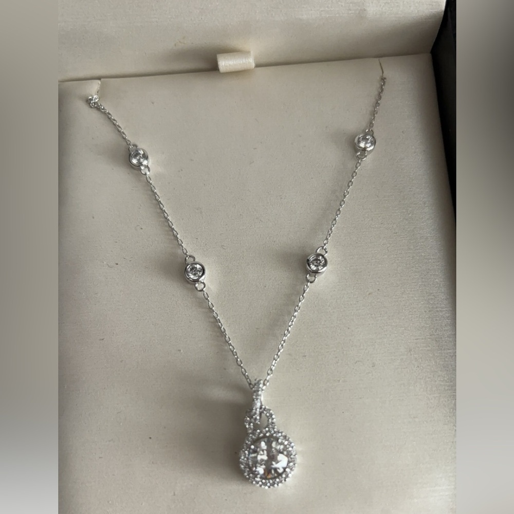 Lanka Jewels Gorgeous Sparkling Necklace